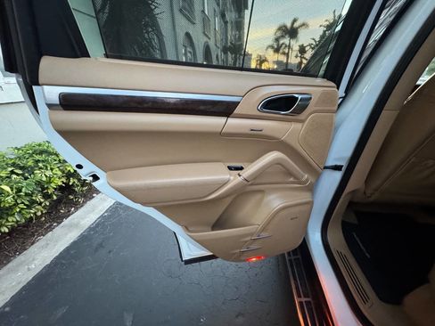 Used 2013 Porsche Cayenne image 34