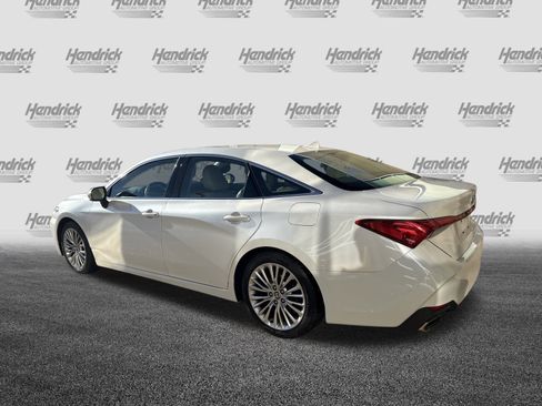 Used 2020 Toyota Avalon Limited image 8