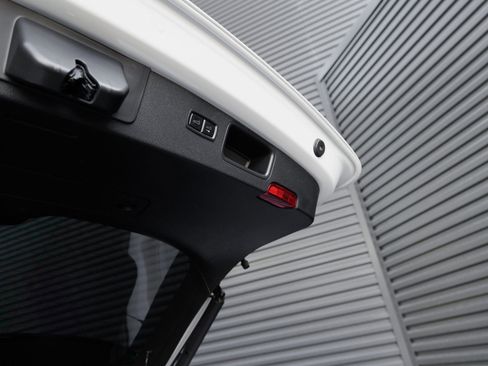 Certified 2022 Porsche Macan S image 27