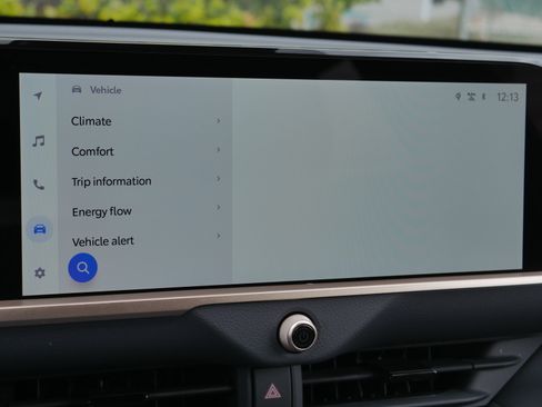 Used 2025 Toyota Crown Signia w/ Advanced Technology Package image 14