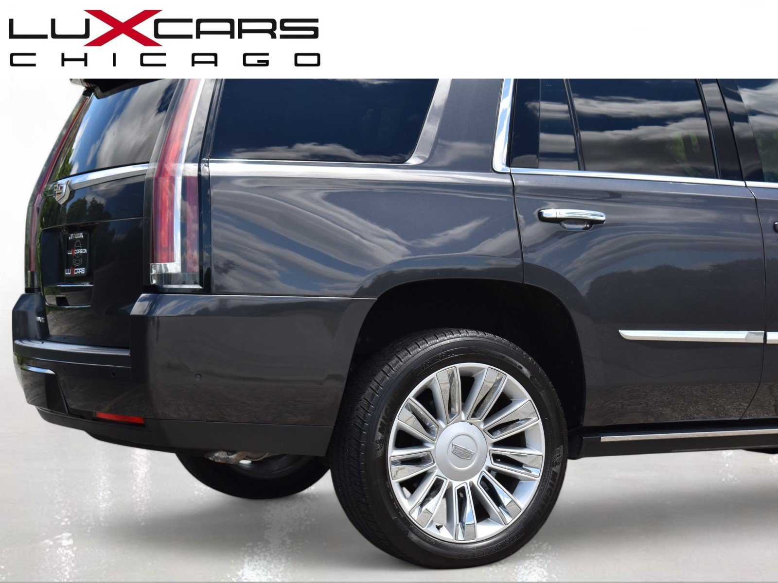 Used 2017 Cadillac Escalade Platinum AWD/4WD image 9