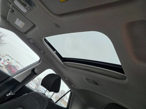 Used 2026 Hyundai Venue SEL FWD image 17