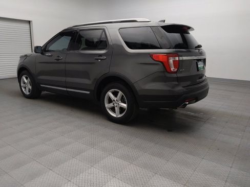 Used 2018 Ford Explorer XLT image 5