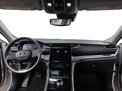 Used 2023 Jeep Grand Cherokee Limited w/ Trailer Tow Prep Group (B) image 9