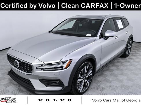 Certified 2025 Volvo V60 B5 Cross Country Plus image 1