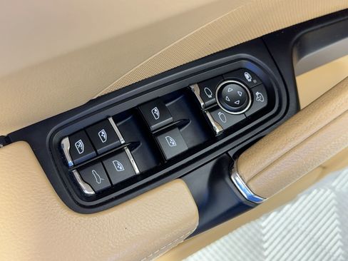 Certified 2018 Porsche Cayenne Platinum Edition image 13