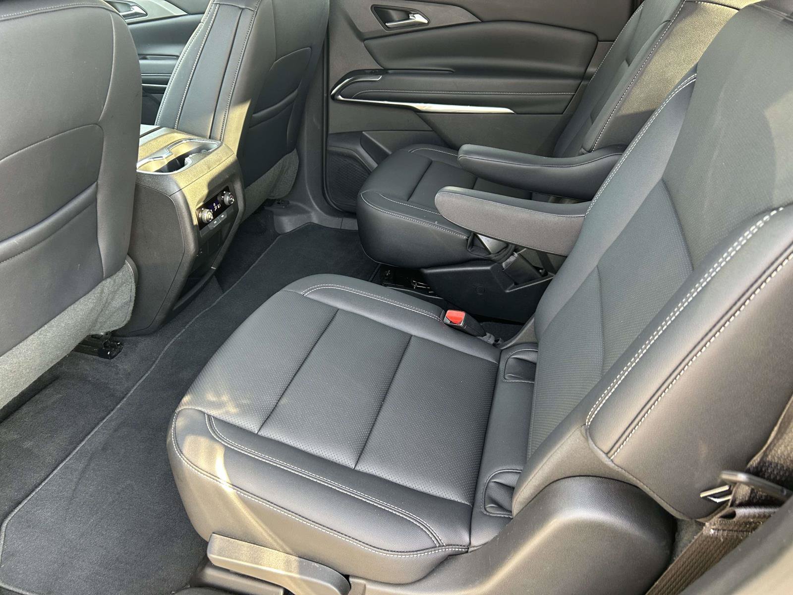Used 2026 Chevrolet Traverse LT FWD image 12