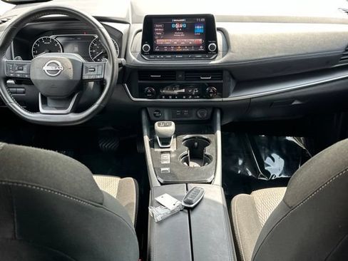 Used 2025 Nissan Rogue SV FWD image 31