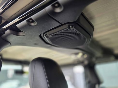 Used 2023 Jeep Wrangler Unlimited Sahara image 19