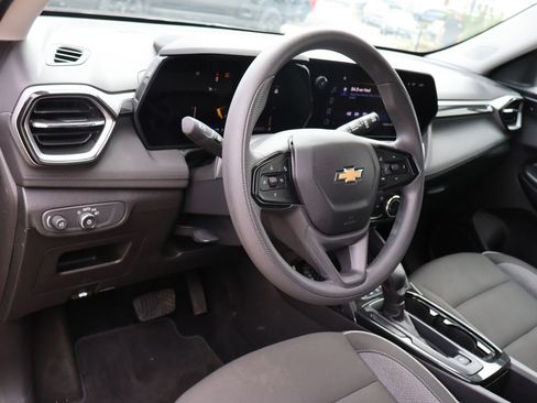 Used 2025 Chevrolet TrailBlazer LT AWD/4WD image 22