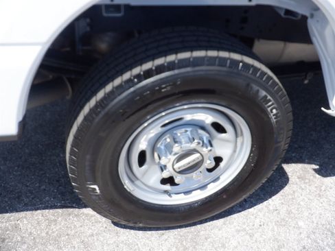Used 2024 Ford F250 XL w/ XL Chrome Package RWD image 9