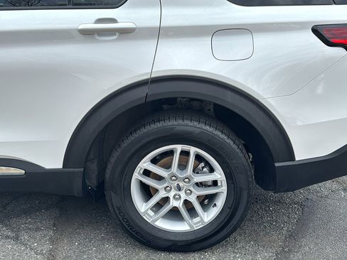 Used 2025 Ford Explorer Active AWD/4WD image 12