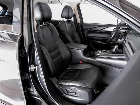 Used 2018 MAZDA CX-9 Touring w/ Touring Premium Package image 32