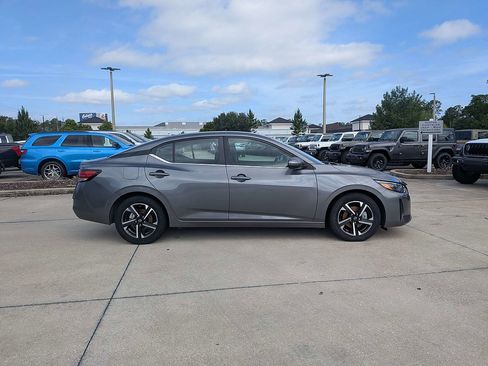 Used 2024 Nissan Sentra SV FWD image 2