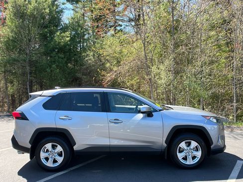 Used 2019 Toyota RAV4 XLE w/ Convenience Package AWD/4WD image 6
