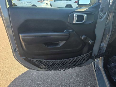 Used 2022 Jeep Wrangler Unlimited Sport image 23