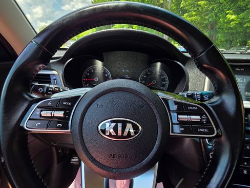 Used 2019 Kia Optima S FWD image 9