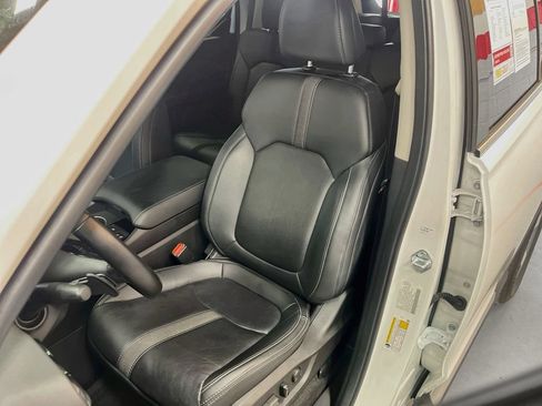 Used 2025 Honda Pilot EX-L image 18