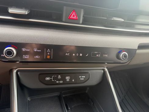 Certified 2026 Kia Carnival EX image 19