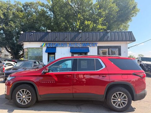 Used 2023 Chevrolet Traverse LT w/ Rear Camera Mirror Package AWD/4WD image 3
