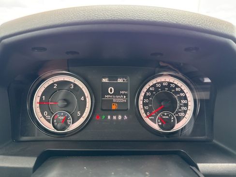 Used 2018 RAM 2500 Tradesman w/ Chrome Appearance Group image 13