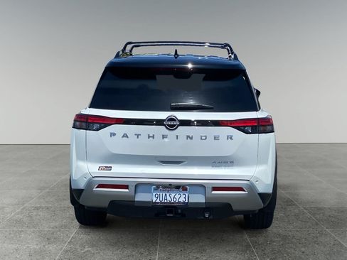 Used 2025 Nissan Pathfinder Platinum FWD image 4