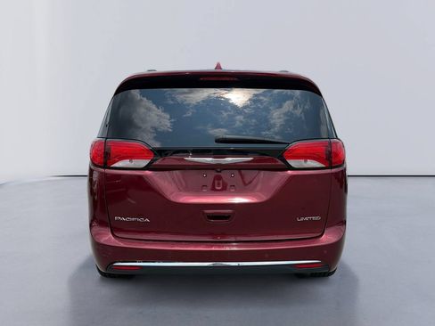 Used 2017 Chrysler Pacifica Limited FWD image 4