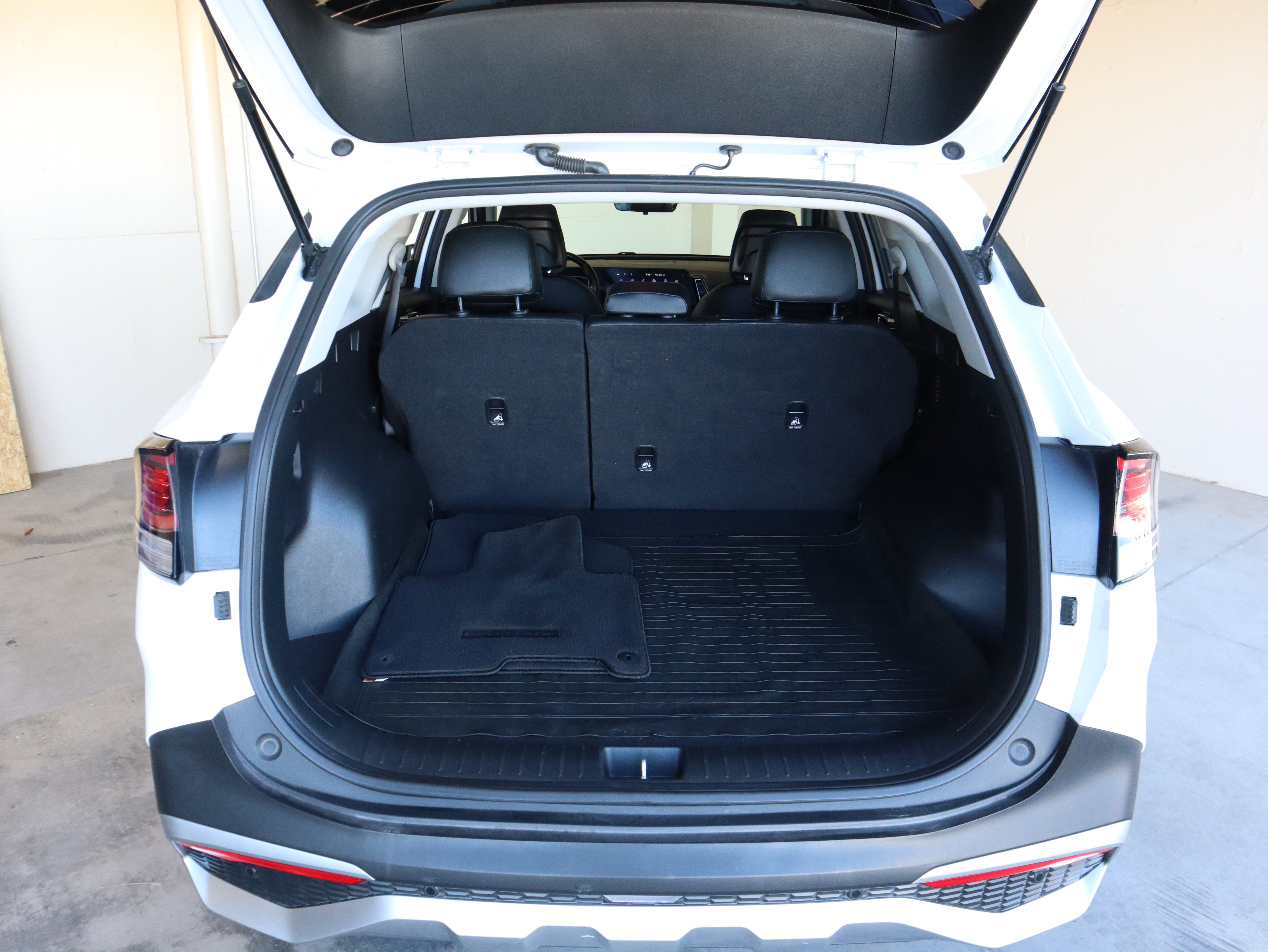Used 2023 Kia Sportage EX FWD image 43