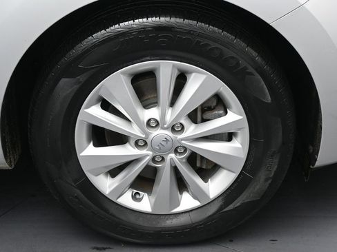 Used 2018 Kia Sedona L FWD image 32