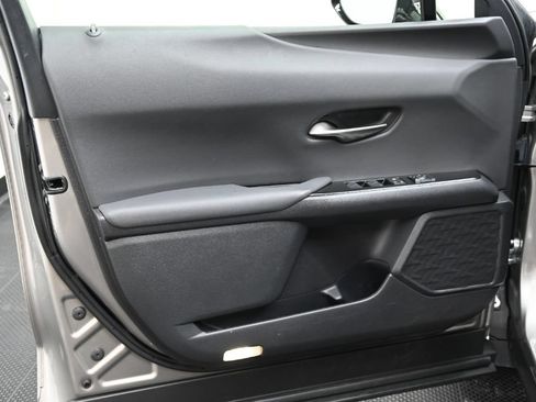 Used 2021 Lexus UX 200 w/ Accessory Package (Z2) FWD image 15