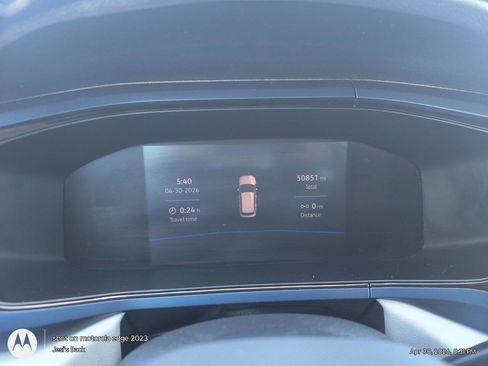 Used 2022 Volkswagen Taos SE w/ Panoramic Sunroof Package FWD image 16