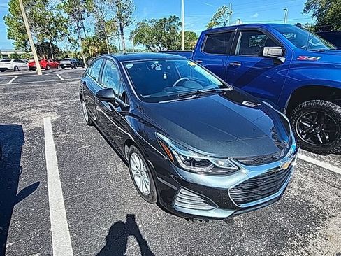 Used 2019 Chevrolet Cruze LT w/ Convenience Package FWD image 2