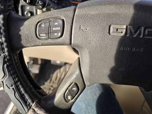 Used 2004 GMC Sierra 2500 SLT w/ Heavy-Duty Power Package image 16