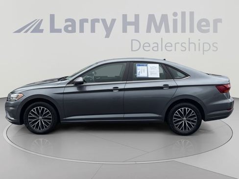 Used 2019 Volkswagen Jetta SE FWD image 2