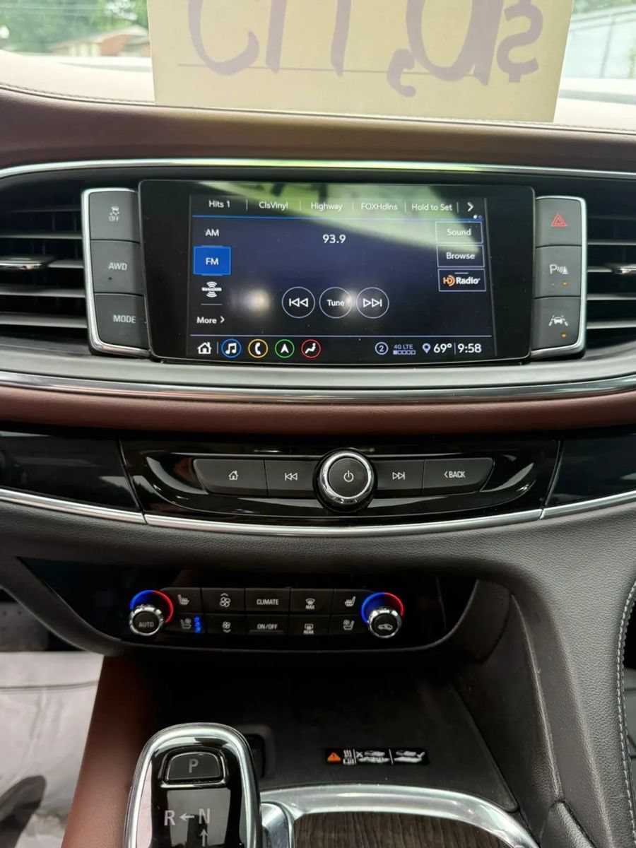 Used 2021 Buick Enclave Avenir w/ Avenir Technology Package AWD/4WD image 17