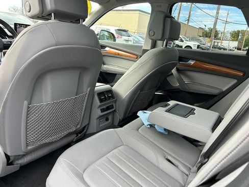 Used 2021 Audi Q5 2.0T Premium w/ Convenience Package image 12