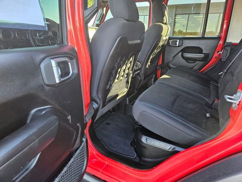 Used 2022 Jeep Wrangler Unlimited Rubicon 4xe w/ Cold Weather Group AWD/4WD image 21
