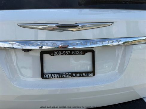 Used 2014 Chrysler Town & Country Touring FWD image 35
