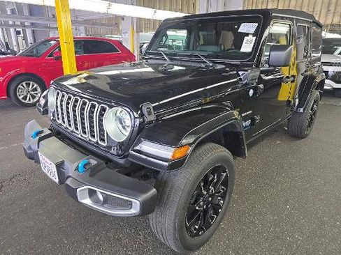 Used 2024 Jeep Wrangler Unlimited Sahara AWD/4WD image 4