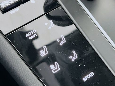 New 2026 Porsche Macan Base image 23