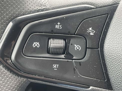 Used 2025 Chevrolet Trax LT FWD image 21