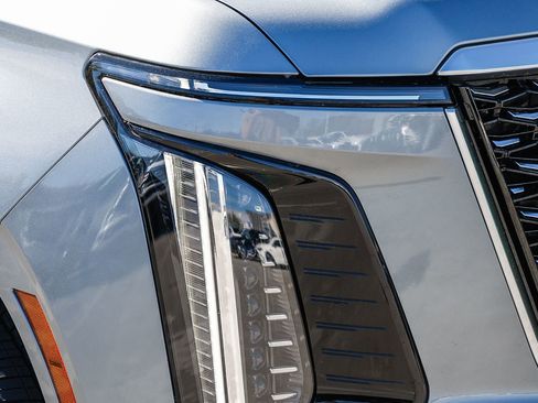 Used 2025 Cadillac Escalade Premium Luxury image 7