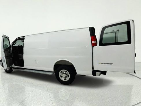 Used 2025 Chevrolet Express 2500 w/ Driver Convenience Package RWD image 28