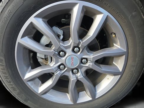 Used 2024 GMC Terrain SLT image 9