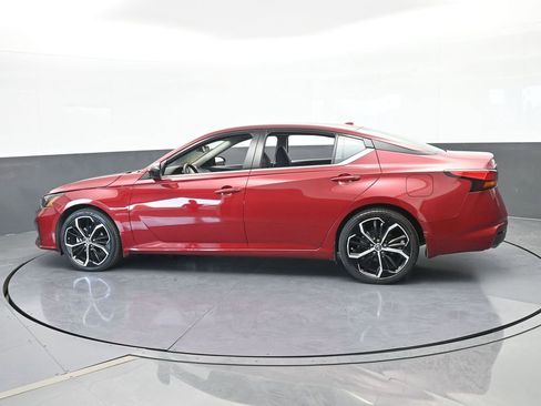 Used 2024 Nissan Altima 2.5 SR image 3