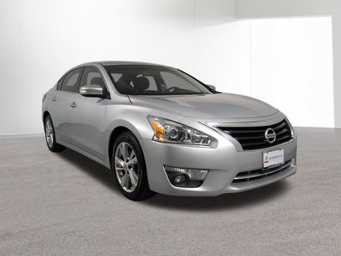Used 2015 Nissan Altima 2.5 SV w/ Convenience Package image 3