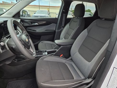 Used 2025 Chevrolet TrailBlazer LT AWD/4WD image 19