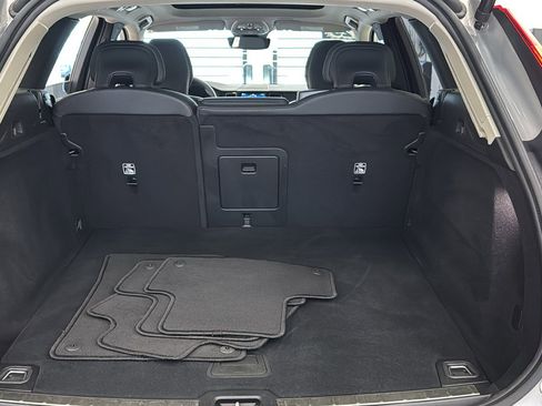 Used 2025 Volvo XC60 B5 Plus AWD/4WD image 29