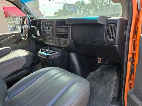 Used 2017 Chevrolet Express 2500 RWD image 30