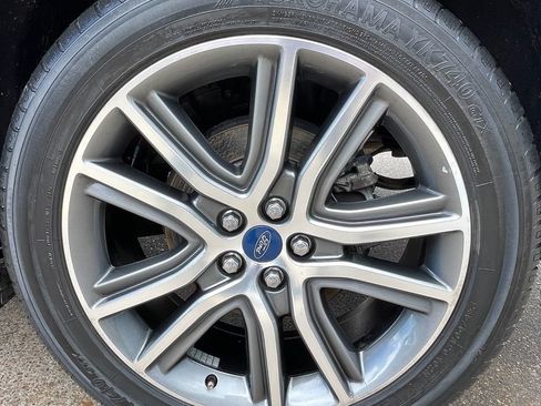 Used 2019 Ford Edge Titanium FWD image 10